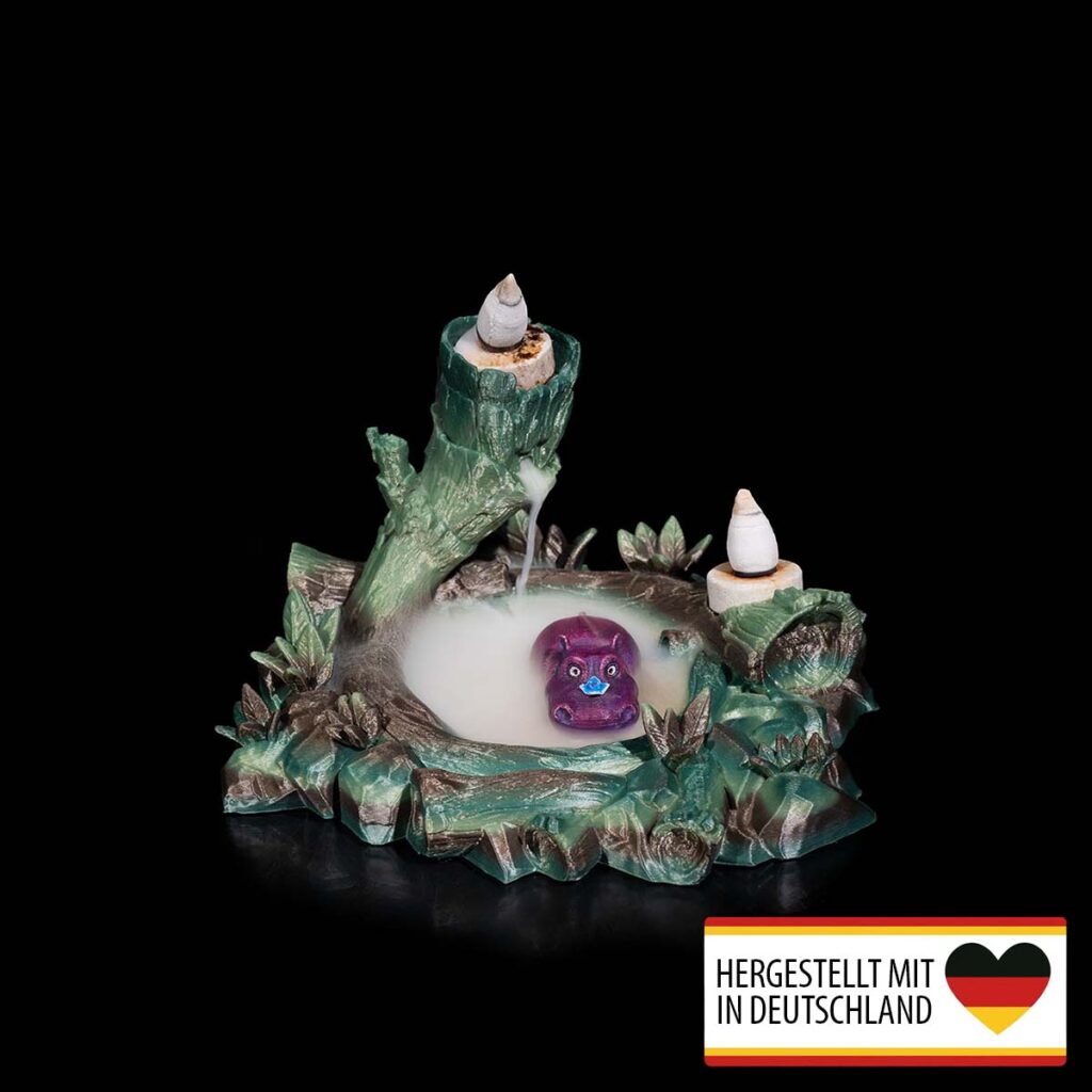 Backflow Räucherkegel Flusspferd mit Rauch über Teichlandschaft