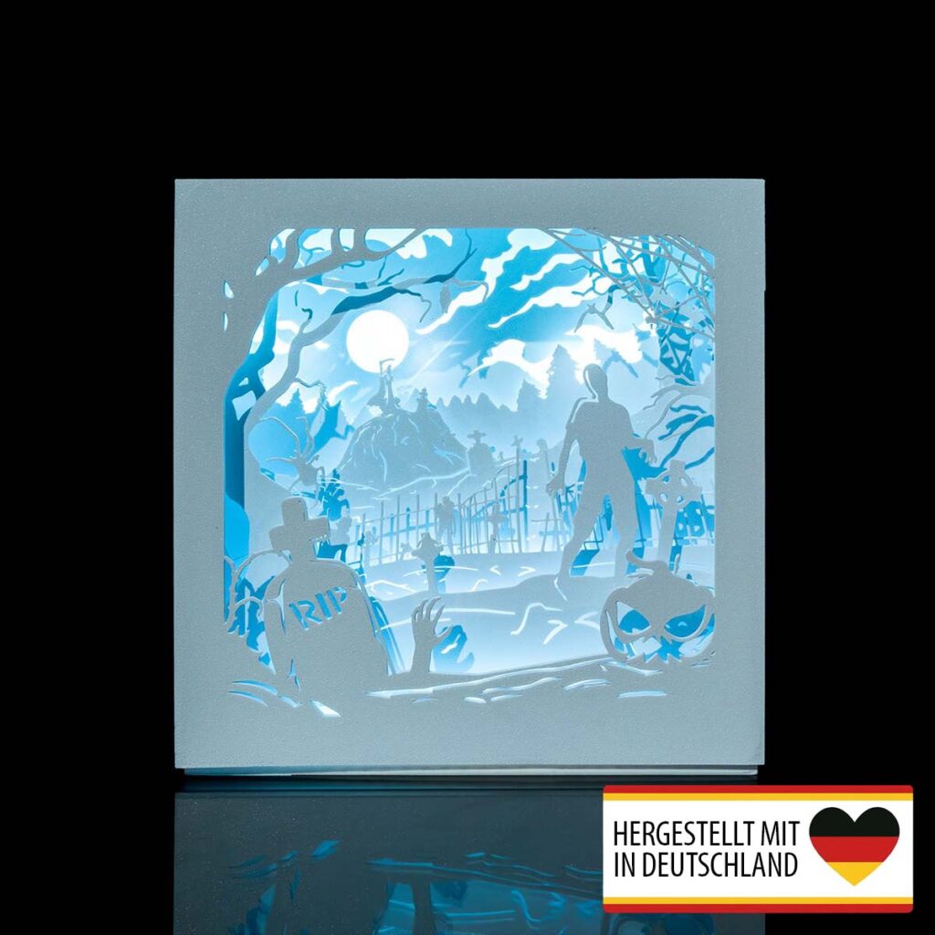 Vorderansicht des Diorama Halloween Friedhof mit beleuchteter Silhouetten-Szene.