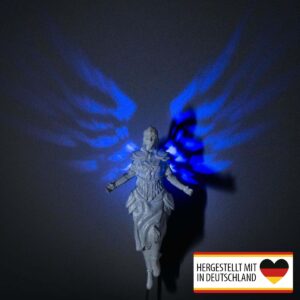 Fantasy Walküre Wandlampe mit blauem LED-Lichteffekt an der Wand