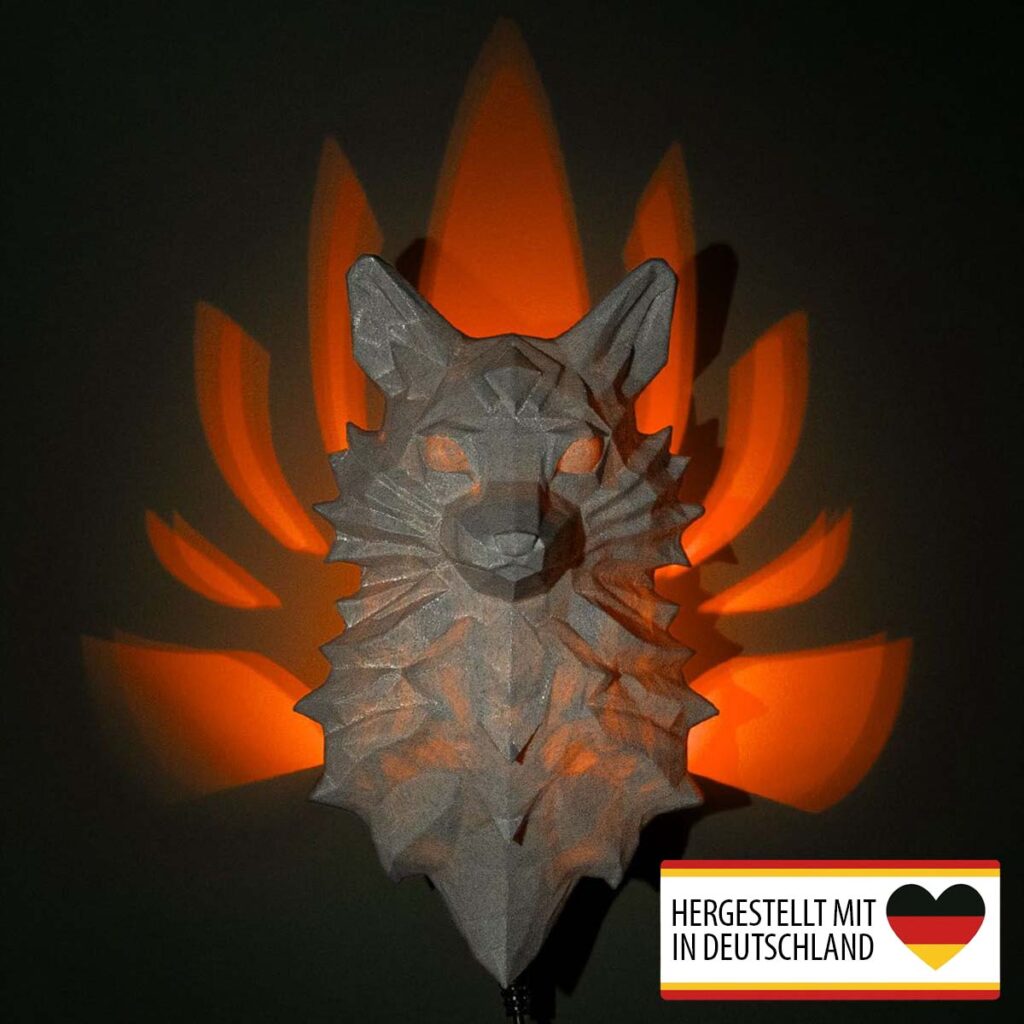Fuchs Wandlampe mit orange-rotem Lichtmuster an der Wand