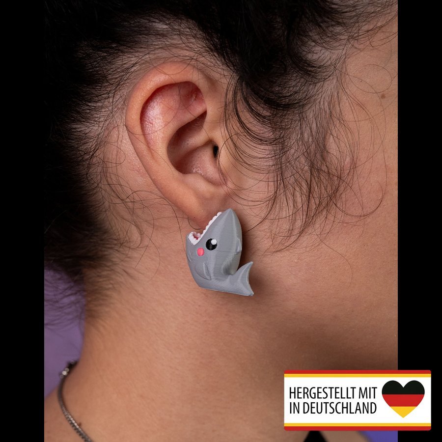 Maritimer Ohrring in Form eines Hais aus PLA, gefertigt im 3D-Druckverfahren