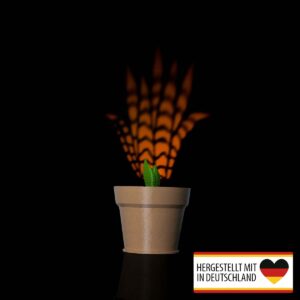 tischlampe bogenhanf wandlicht mit lichtprojektion an der wand