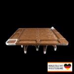 Spieltisch der hölzernen Taverne - Dein gemütlicher Spieleabend-Begleiter