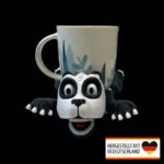 Niedlicher Untersetzer Panda als Trinkbegleiter auf dem Tisch