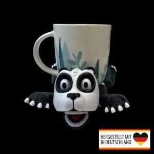 Niedlicher Untersetzer Panda als Trinkbegleiter auf dem Tisch