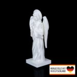 Detailansicht der Schutzengel Figur mit feinen Details